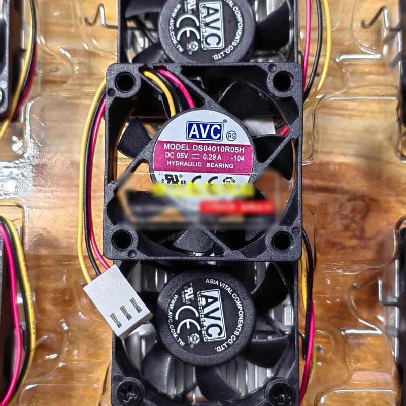 

Free shipping, brand new DS04010R05H 4010 5V 0.29A high air volume CPU cooling fan