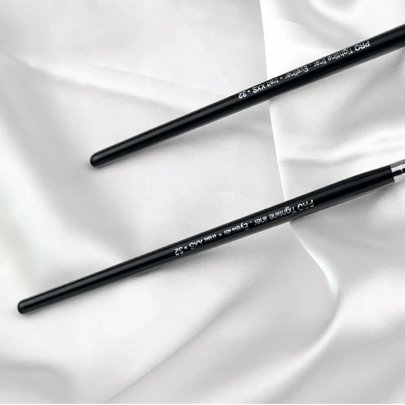 Good Quality S32 PRO Tightline Liner Brushes Small Precision Flat Eyeliner Makeup Brush Makeup Artist