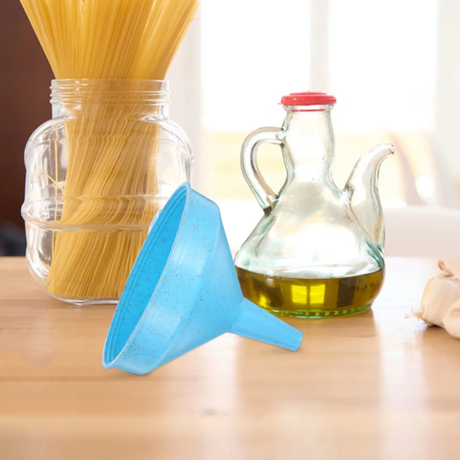 

2Pcs Plastic Funnels Kitchen Funnel with Handle Hanging Loop Wide Mouth Liquid Powder Filling Bottle Funnel Wine Strainer