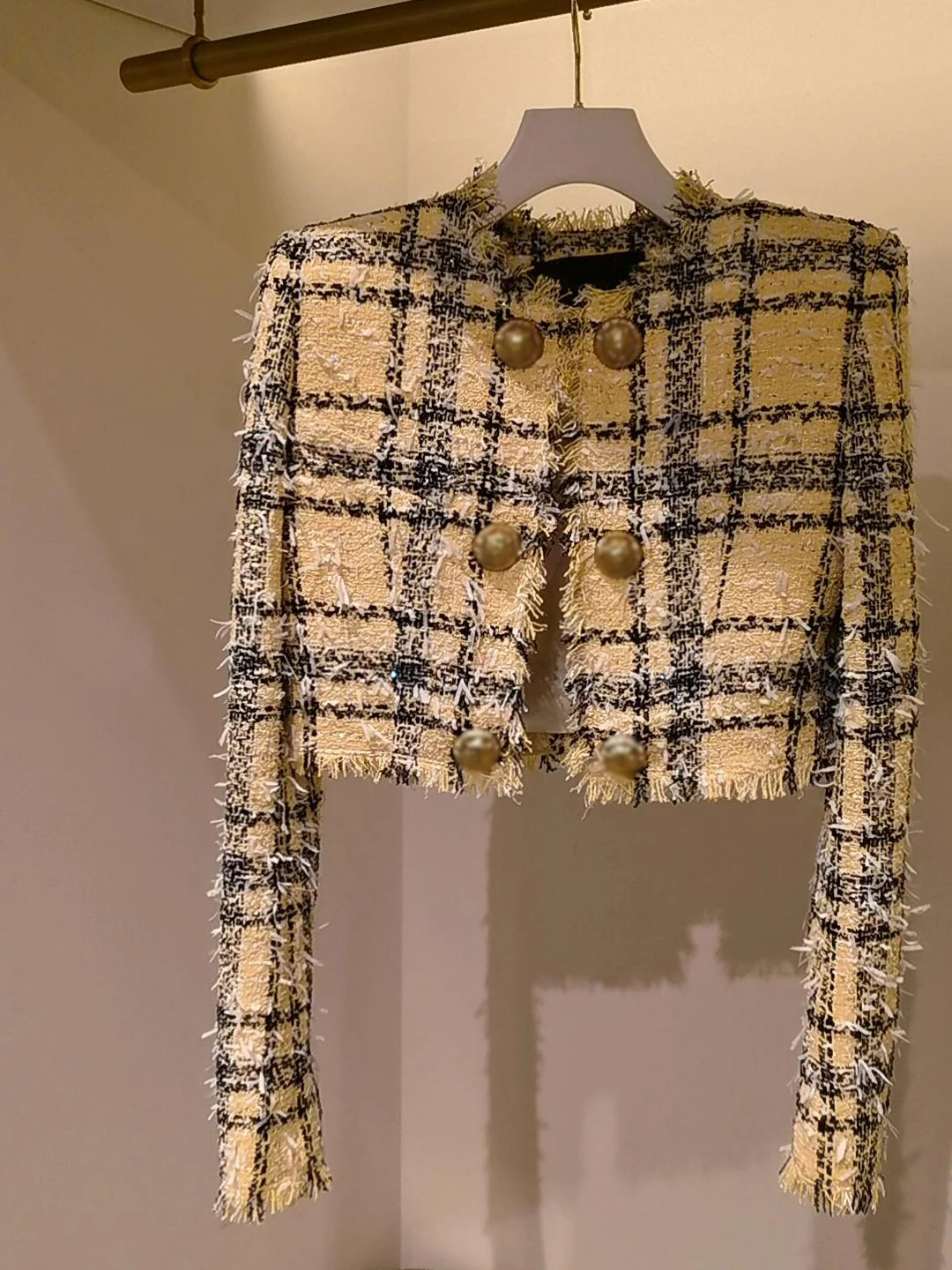 French Style Plaid Short Coat Double Row Button Tassel Hem Unique Design Ladylike Elegant Fashionable Spring Ladies Jacket