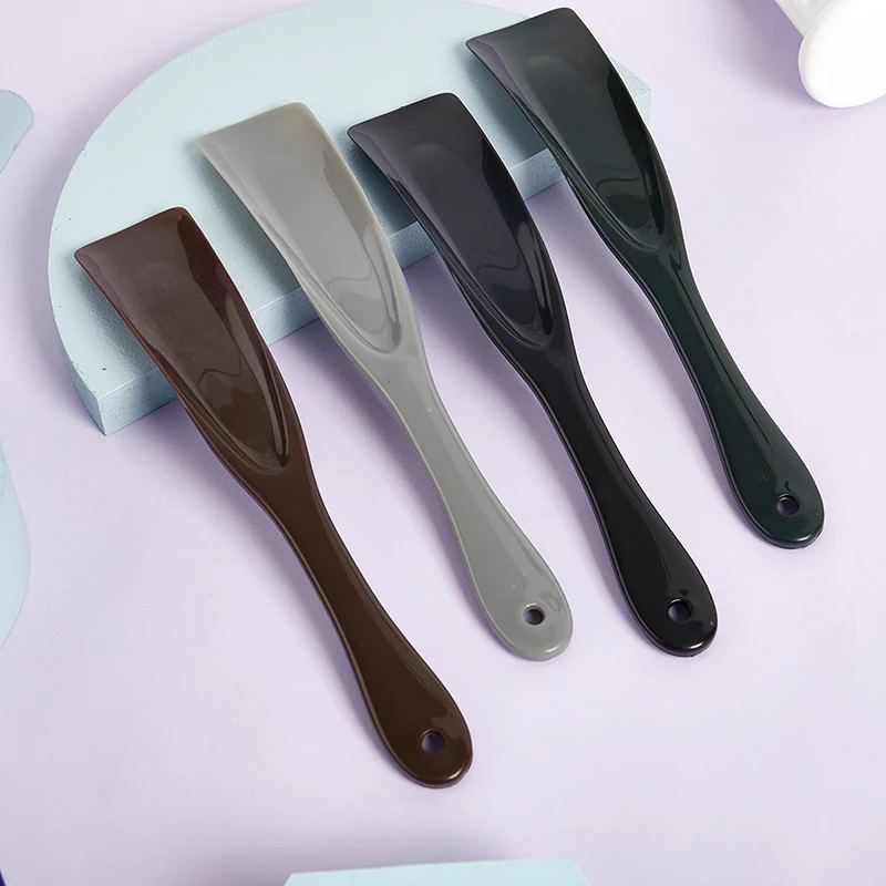 1-шт-пластиковый-короткий-рожок-для-обуви-помощник-для-ленивой-обуви-подъемник-для-обуви-с-длинной-ручкой-удобный-трудосберегающий-прочный-рожок-для-обуви-из-ПВХ-легкий