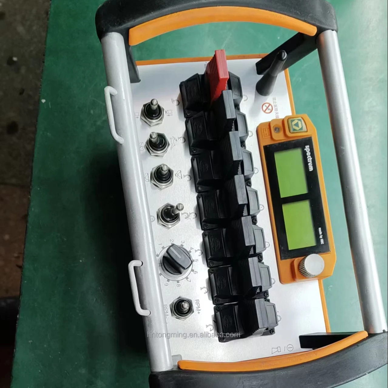 

Wireless HBC Remote Control Assembly with Screen 4-pin for Pump Truck Parts for Second-hand Wholesale for Concrete Pump