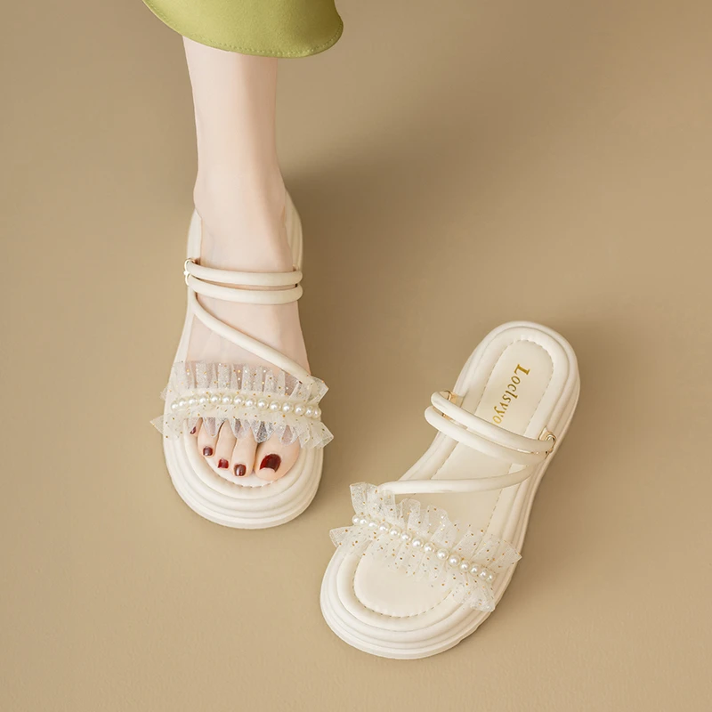 جديد المضادة للانزلاق المرأة اللؤلؤ النعال الترفيه Ins العصرية المرأة الصيف صندل سميكة القاع أحذية نسائية نمط الحلو