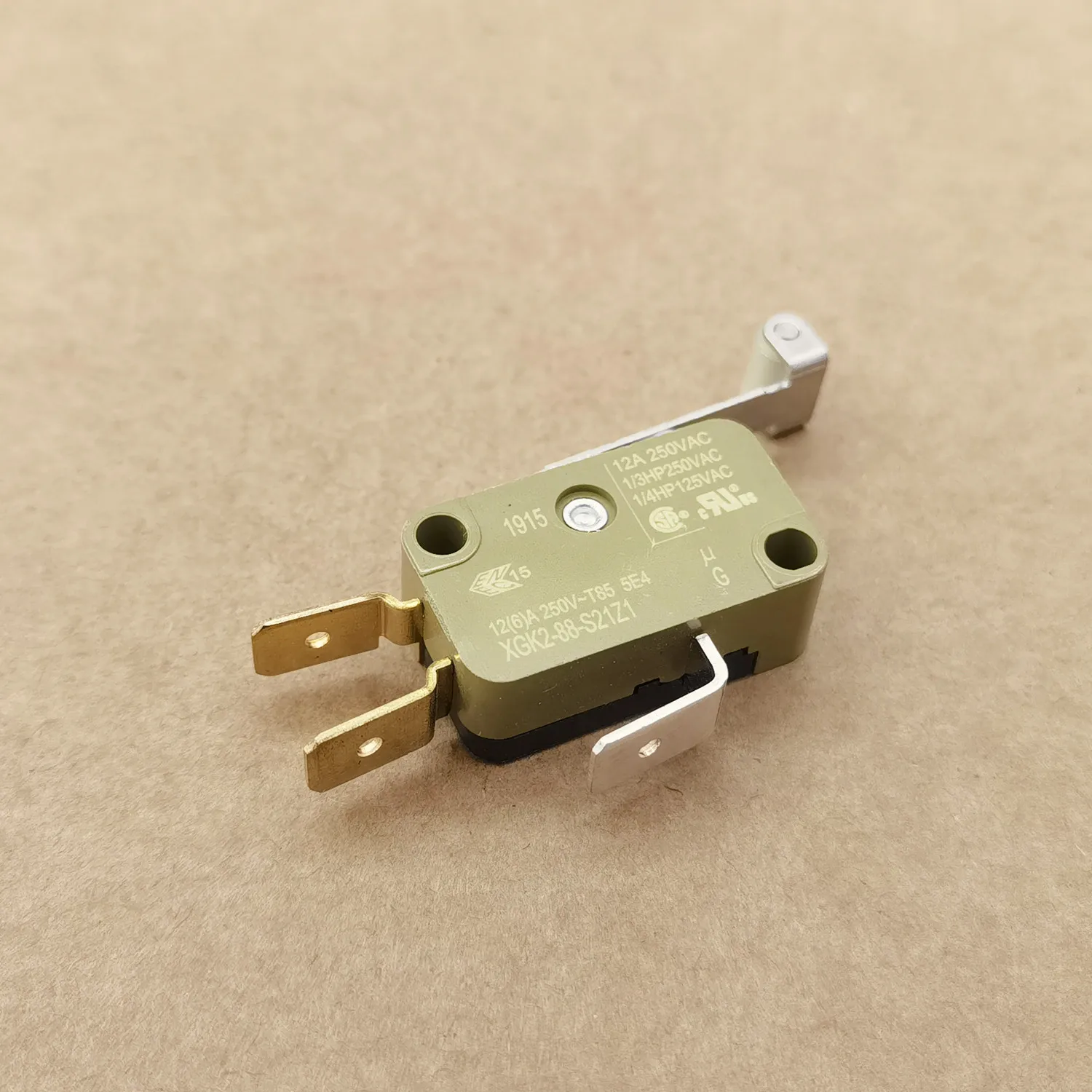 Original New 100% XGK2-88-S21Z1 Micro Switch 3Pin With Roller Handle 12A