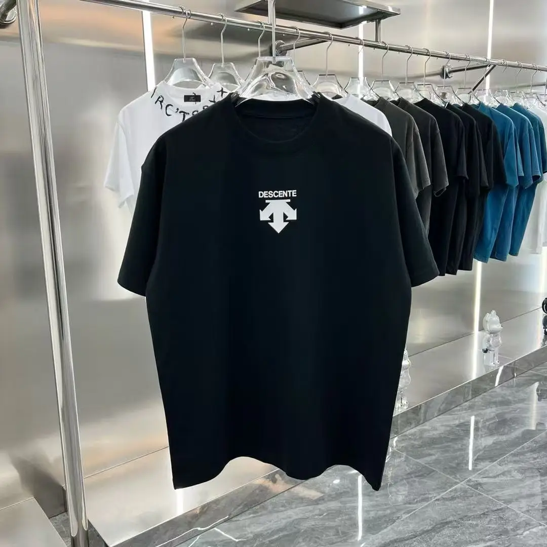 تيشيرتات جديدة للخريف والشتاء مطبوعة برقبة دائرية وأكمام قصيرة لملابس علوية عصرية للرجال والنساء في عام 2025