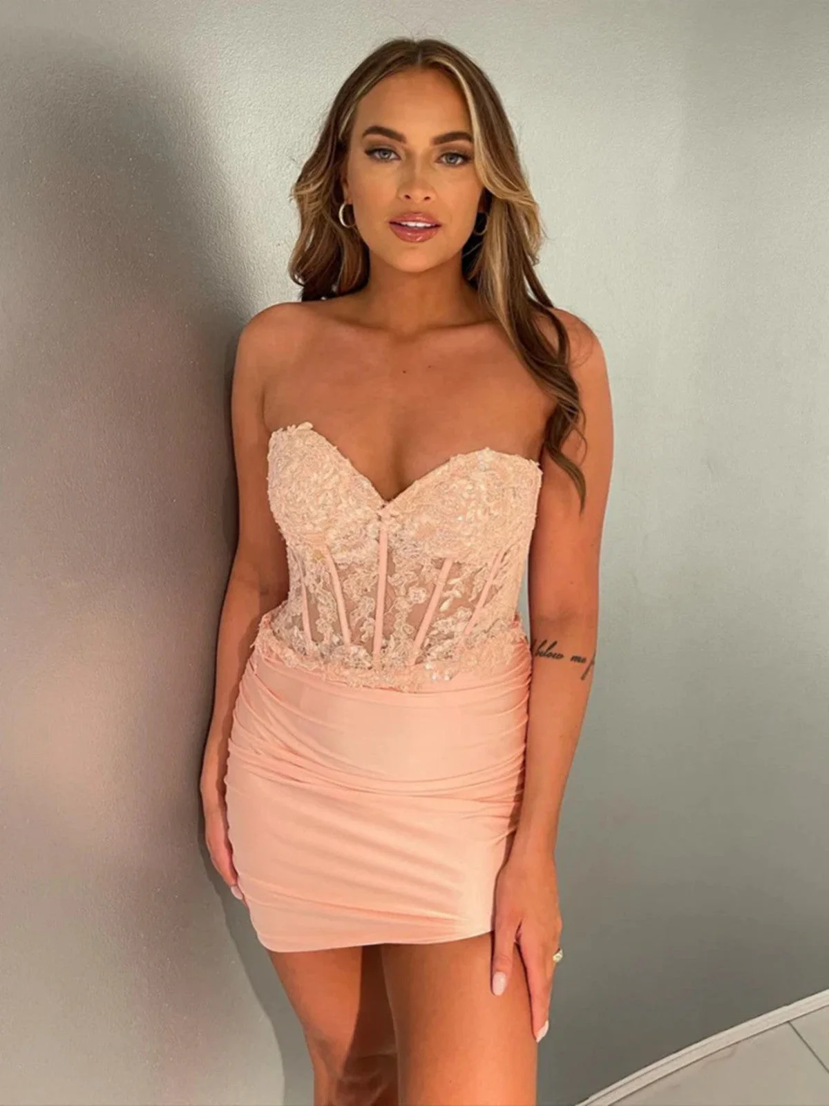 

Блестящие аппликации без бретелек платья для встречи выпускников Милая корсет со складками облегающее коктейльное платье с открытой спиной сексуальное вечернее платье для выпускного вечера