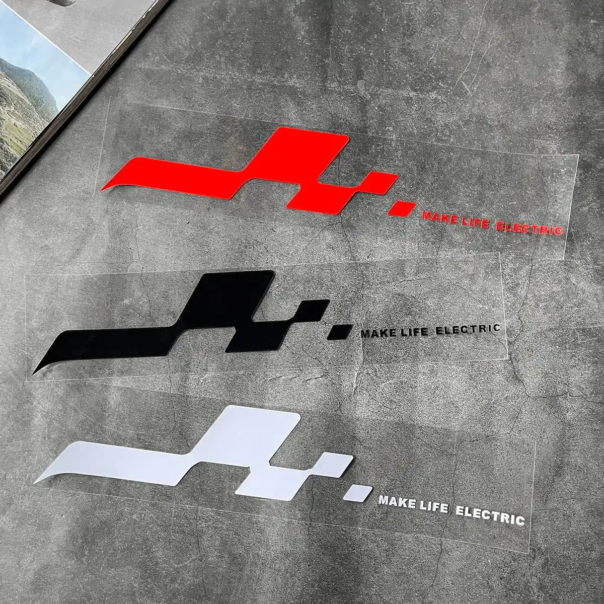 

2D Flat Vehicle Rear Window Sticker, Waterproof Stylish Decal for Motorcycle, Bike & Electric Vehicle Modification