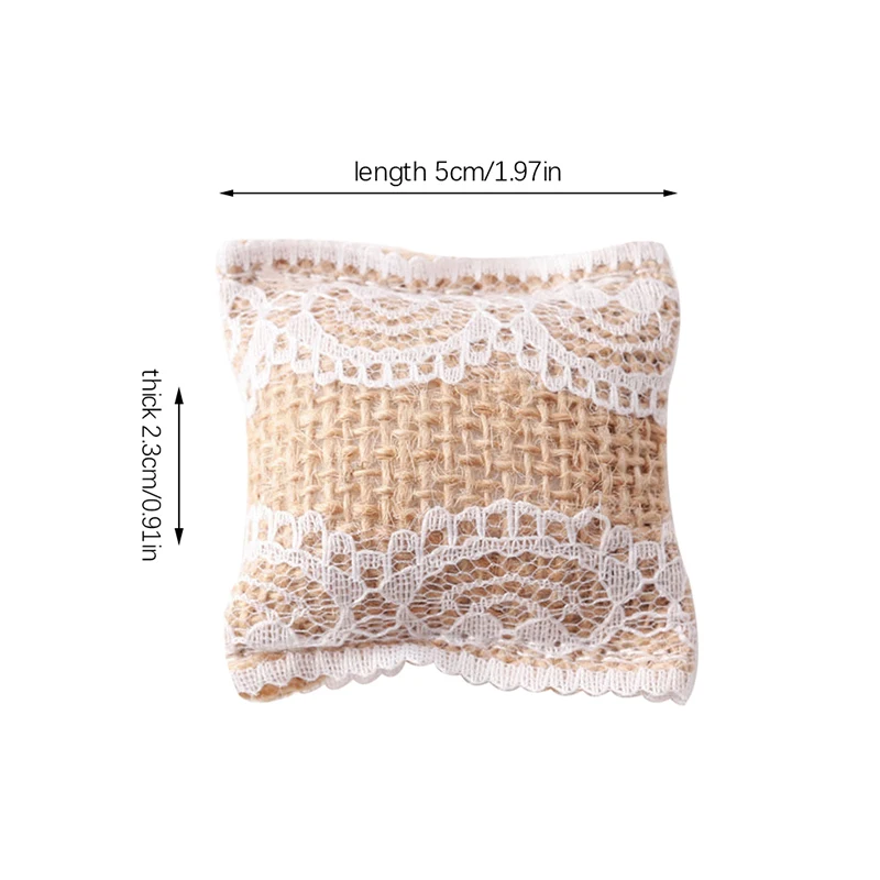 Dollhouse Miniature Lace Pillow, Almofadas do sofá, Mobiliário Decoração Toy, Dolls House, Acessórios para casa, 2Pcs, 1:12