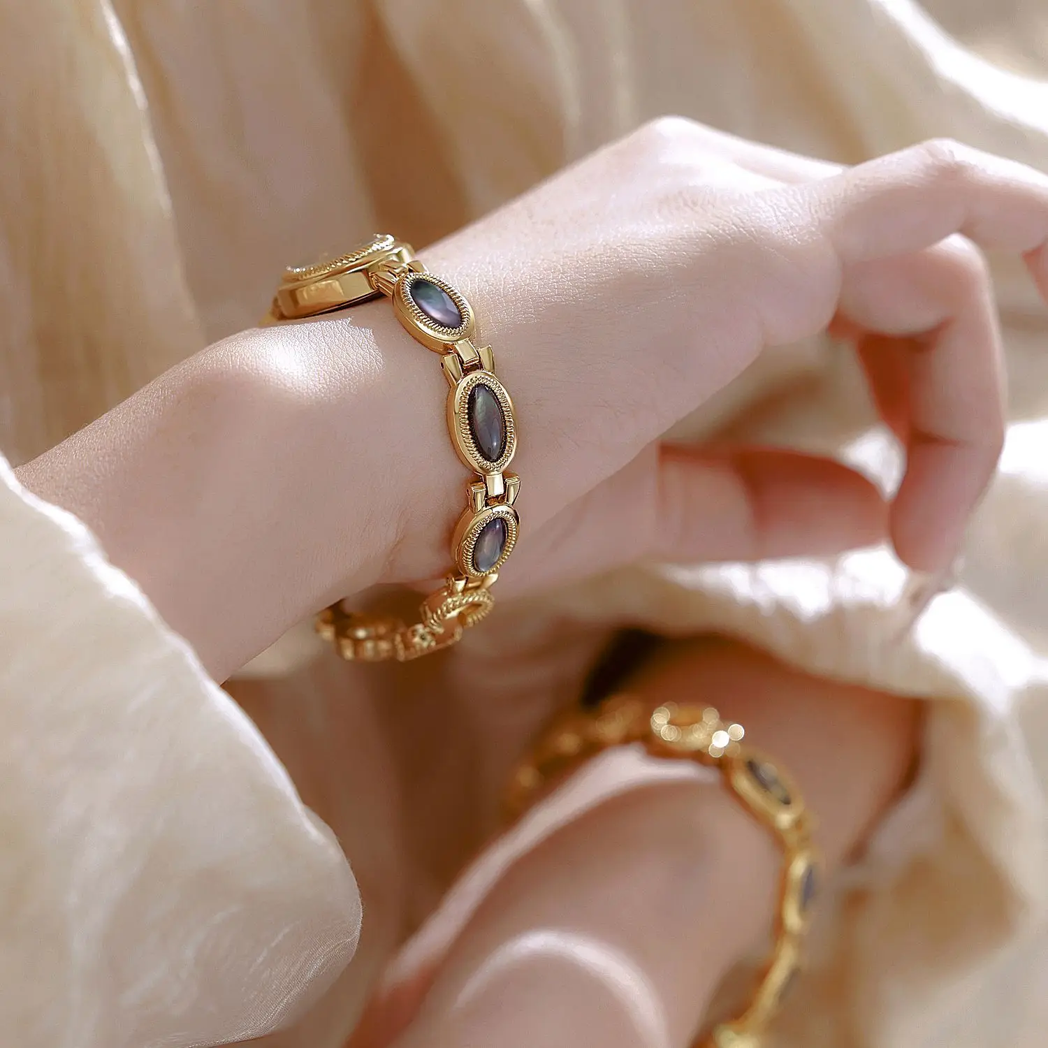 Elegant women's watches, fashionable watches, classic calendar watches for women, high quality luxury watches, gifts for women