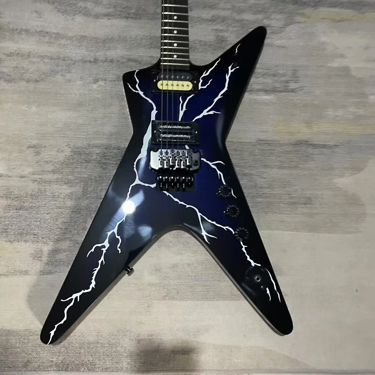 Electric Guitar 6-Chord Alien Electric Guitar, Blue Body Lightning Pattern, Factory Realistic Picture, In Stock, Order and Ship