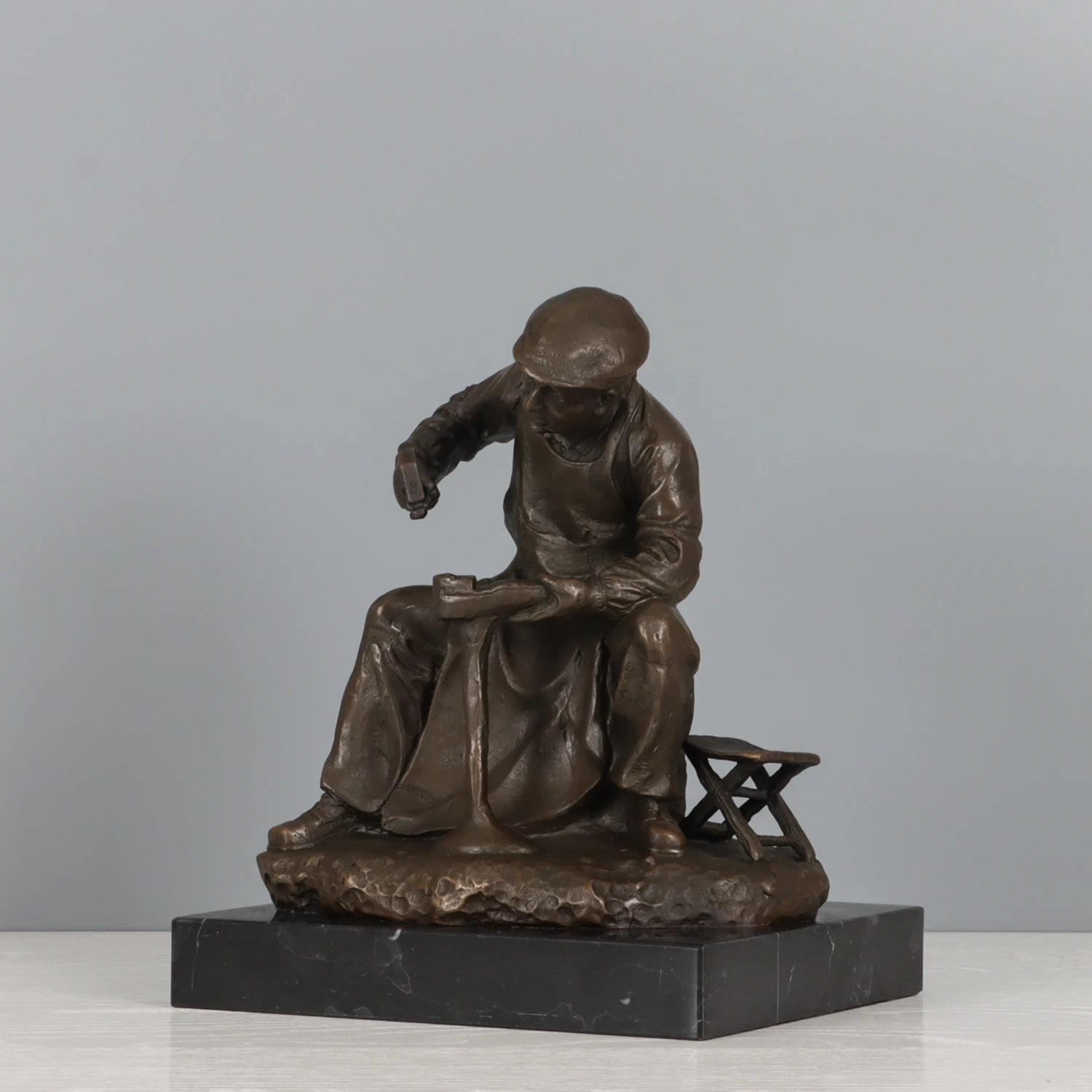 Bronze Shoemaker Sculpture Statue Western Man Figurine Art Perfect Home Cabinet Decoration Ornament