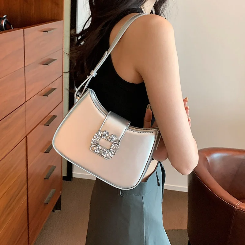 

Shoulder Bag Underarm Female Internet Celebrity Trendy Bucket Bag Summer New Look Design High-end Shoulder Small Square Bag