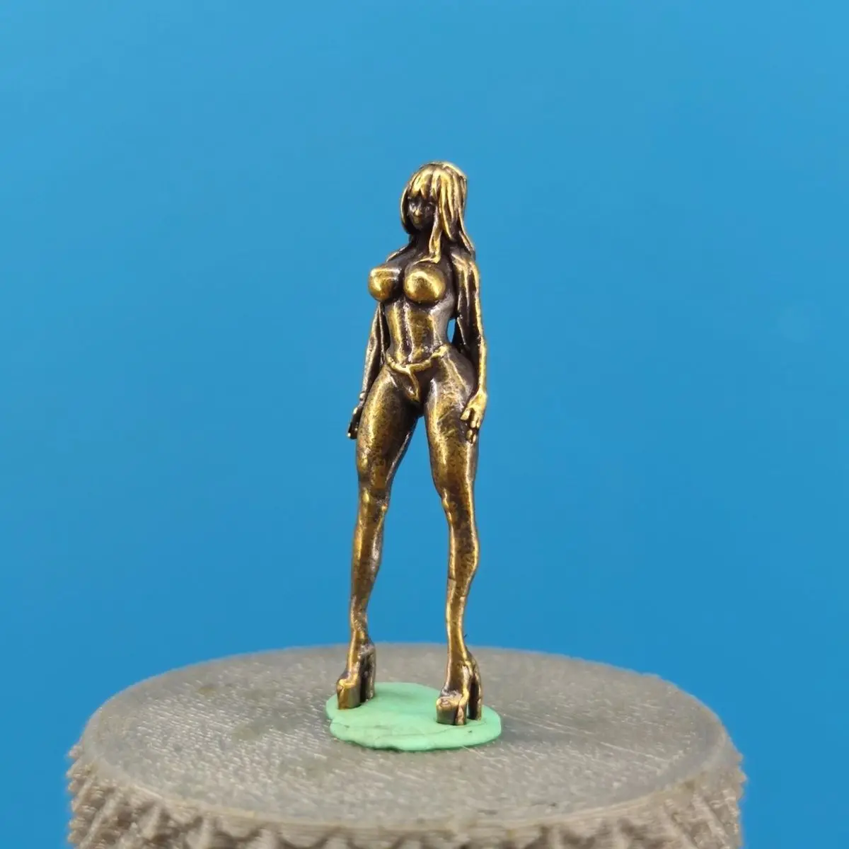 Brass Anime 2D Sexy Beauty Rabbit Girl Chibi Model with Follow-Eye Feature for Car Ornament