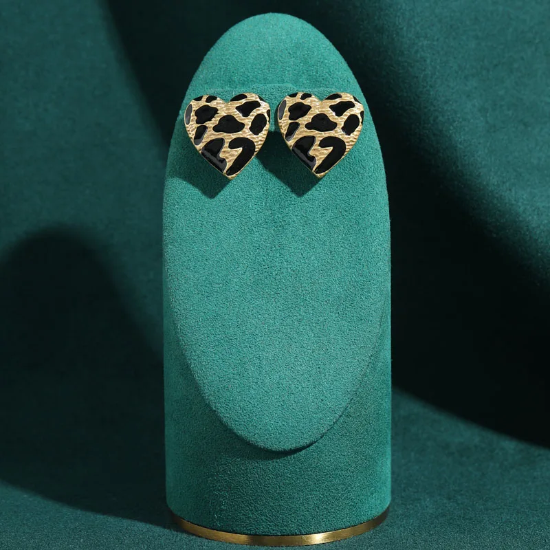

Vintage Heart Black Stud Earring Gold Color Metal Leopard Print Women Retro Luxury Jewelry Designer 2026 New Trends Quality Gift