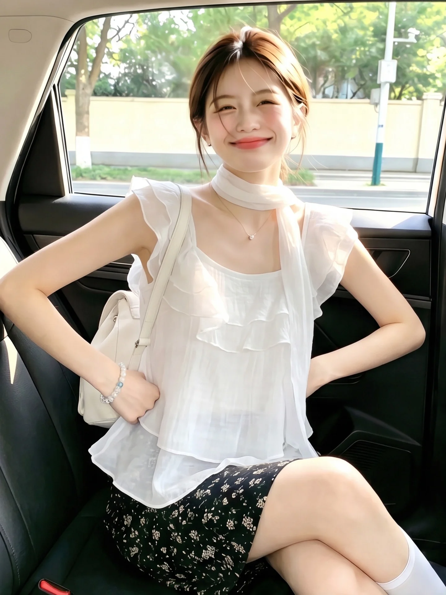 

White Lace Trimmed Chiffon Shirt Women's Fashionable Summer New Style Layered Elegant Short Sleeve Top Women's Fashion