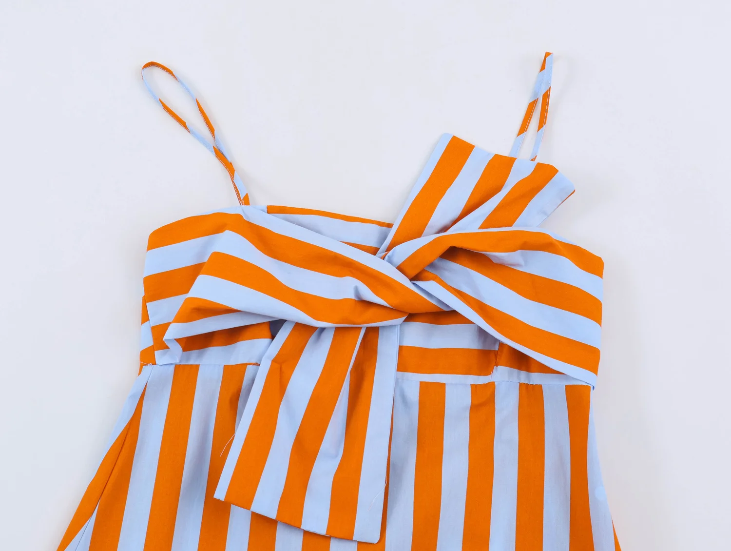 2026 Damen Gestreiftes Sling-Maxikleid, Elegantes Ärmelloses Loses Partykleid, Modisches Sexy Off-Shoulder Strand- und Urlaubskleid – Detail 4