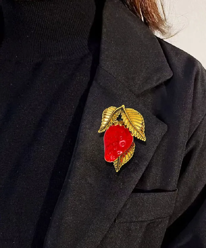 Drip oil strawberry brooch enamel alloy fruit fashion brooch-2