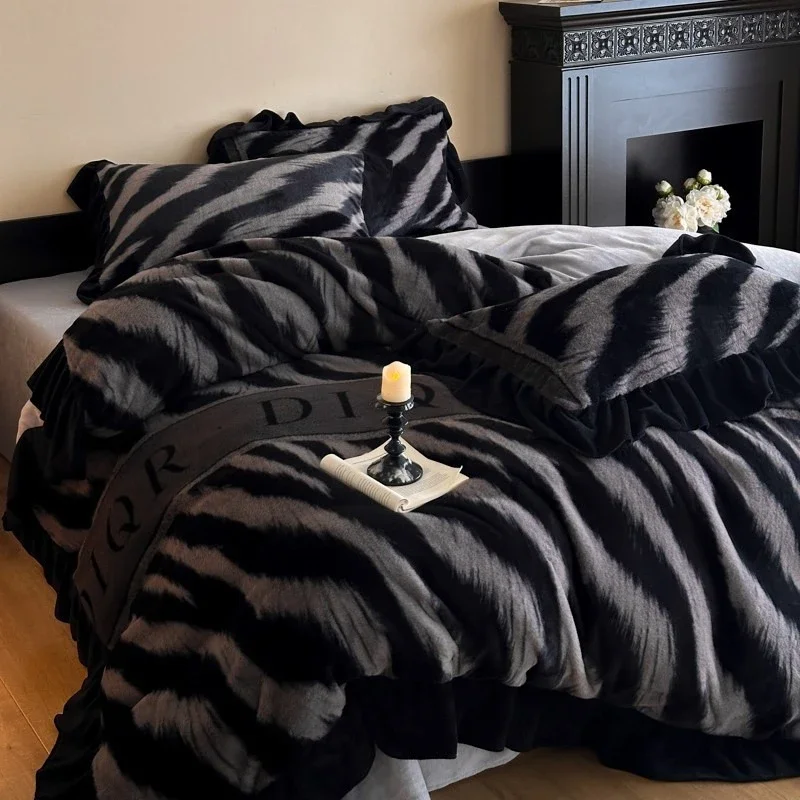 Smooth Warm Four-piece Set Winter Plush Pattern Machine Washable Duvet Cover Comfortable Breathable Milk Velvet Bed Fitted Sheet
