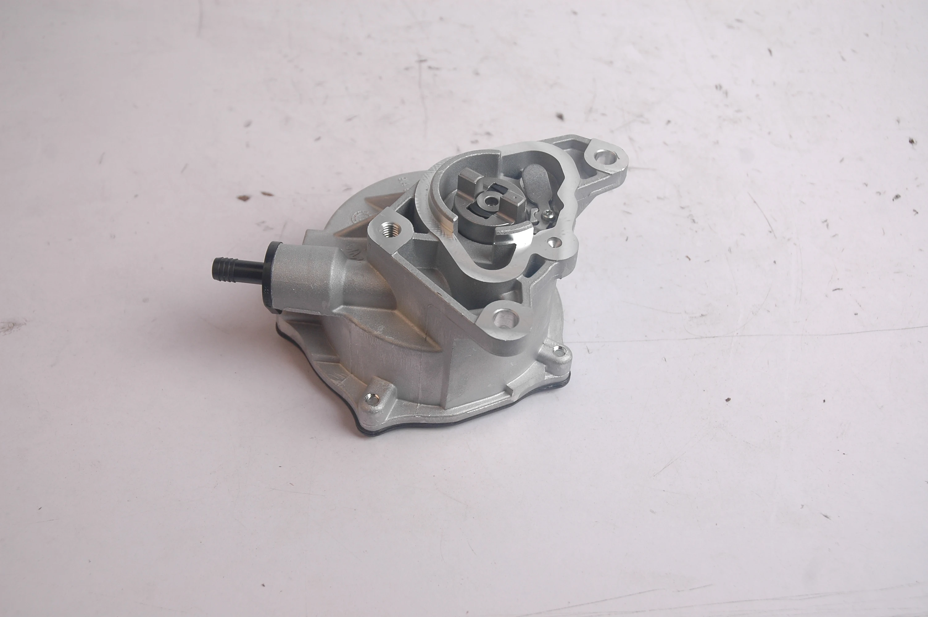 Hot Sale ISF2.8 Diesel Engine Parts Vacuum Pump 5282085 5270422