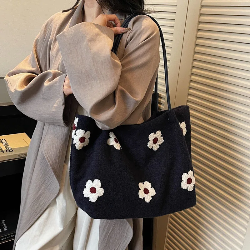 

Women Flower Printed Crossbody Bags with Zipper Shoulder Bag Adjustable Strap Crescent Bag Hobo Bag for Work Travel