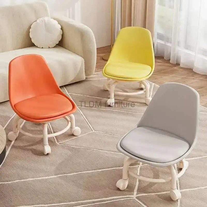 

Детский стул, однотонный, креативная спинка, маленький табурет, детский вращающийся табурет на колесиках, домашний мобильный мягкий низкий табурет для ног