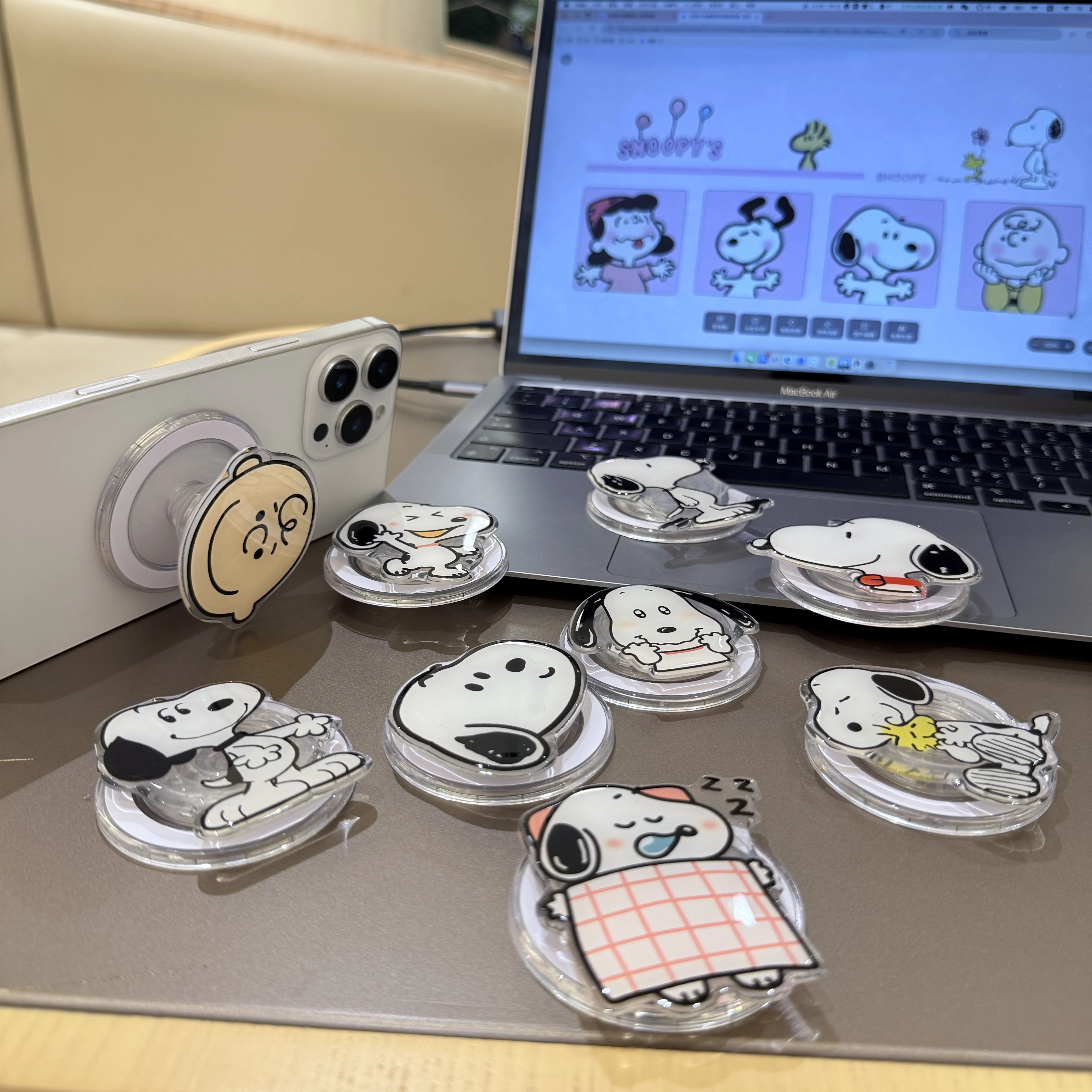 Милый щенок для Snoopy, магнитный держатель для смартфона на присоске, магнитный держатель для мобильного телефона Samsung для Z Flip 7, практичная магнитная подставка для телефона