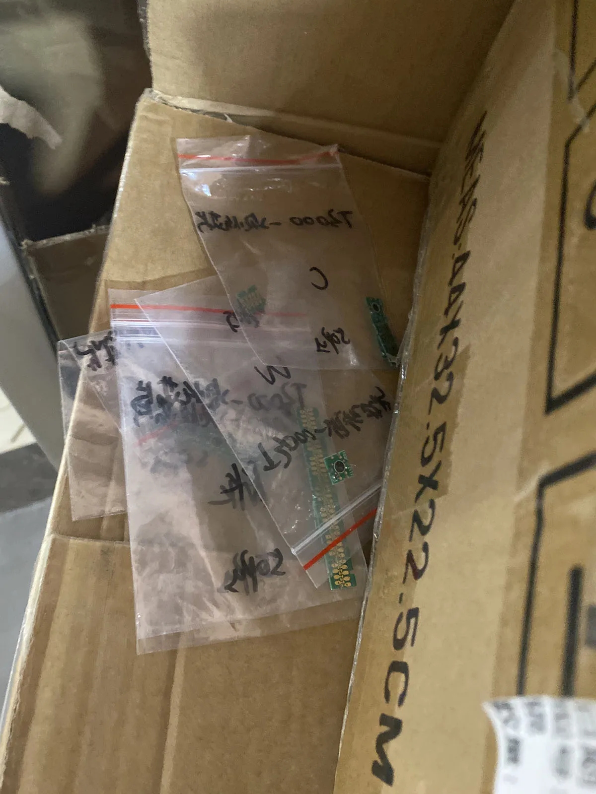 

T6941-T6945 Cartridge Chip For Epson SureColor T3000 T5000 T7000 T3070 T5070 T7070 T3200 T5200 T7200 T3270 T5270 T7270 Printer