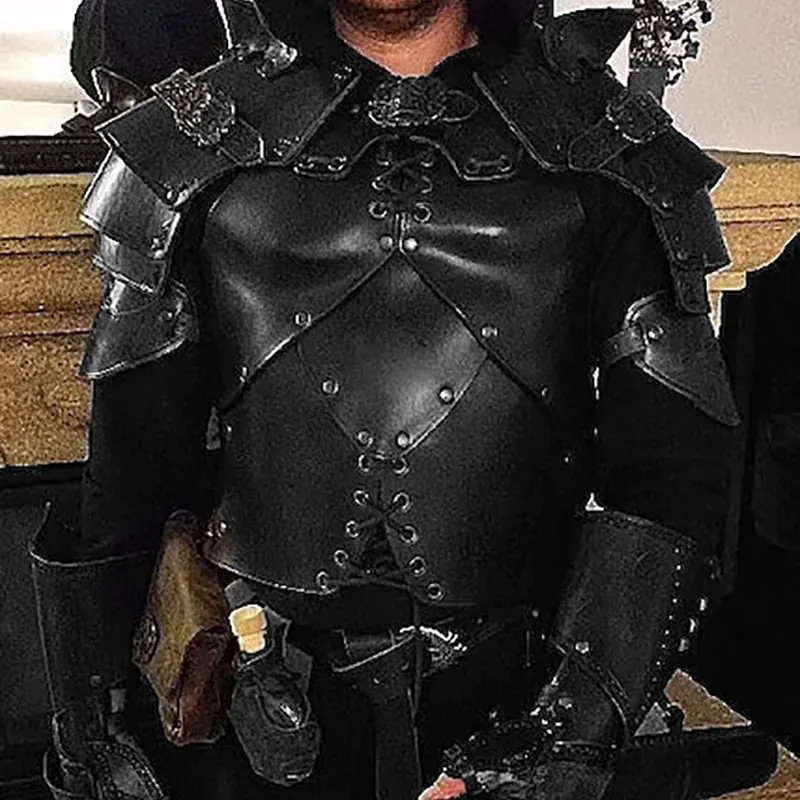 ダークな雰囲気マックス！ リベット付き中世のヴィンテージレザーアーマー、ハロウィーンのコスプレボールパフォーマンス小道具に不可欠