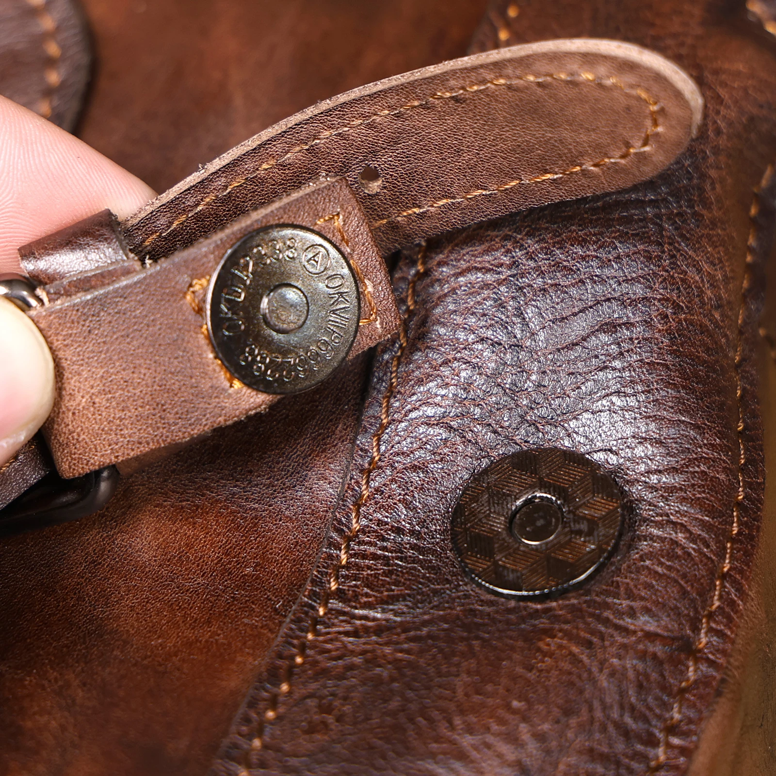 Vintage Herren-Umhängetasche aus hochwertigem Leder, lässige Messenger-Tasche, große horizontale quadratische Schultertasche – Detail 21