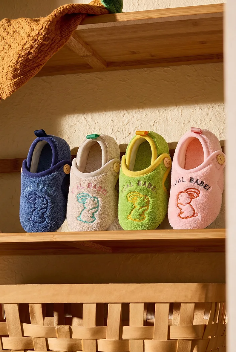 Kinder-Baumwollpantoffeln, Einfarbige Warme Winter-Hausschuhe für Jungen und Mädchen, Plüsch-Bodenschuhe, Weiche Sohle, Rutschfeste Baumwollschuhe für Drinnen – Detail 5