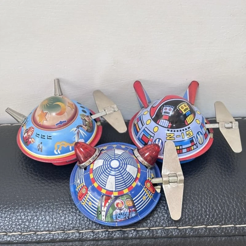 

3pcs/set Desktop Ornament UFO Wind Up Toy Metal Tin Unidentified Flying Object Spacecraft Gift Room Decoration Collectibles