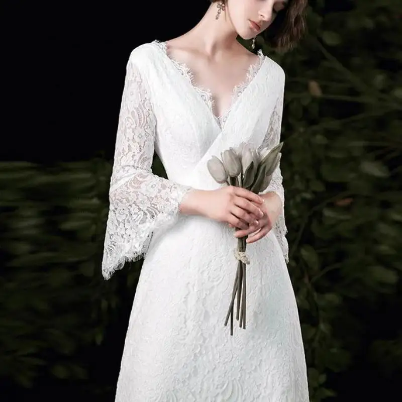 เซ็กซี่ลึก V คอชุดแต่งงานเปลือยคลาสสิก Elegant Lace ชุดเจ้าสาว Flare Sleeve ใหม่ Sukienka Na Wesele