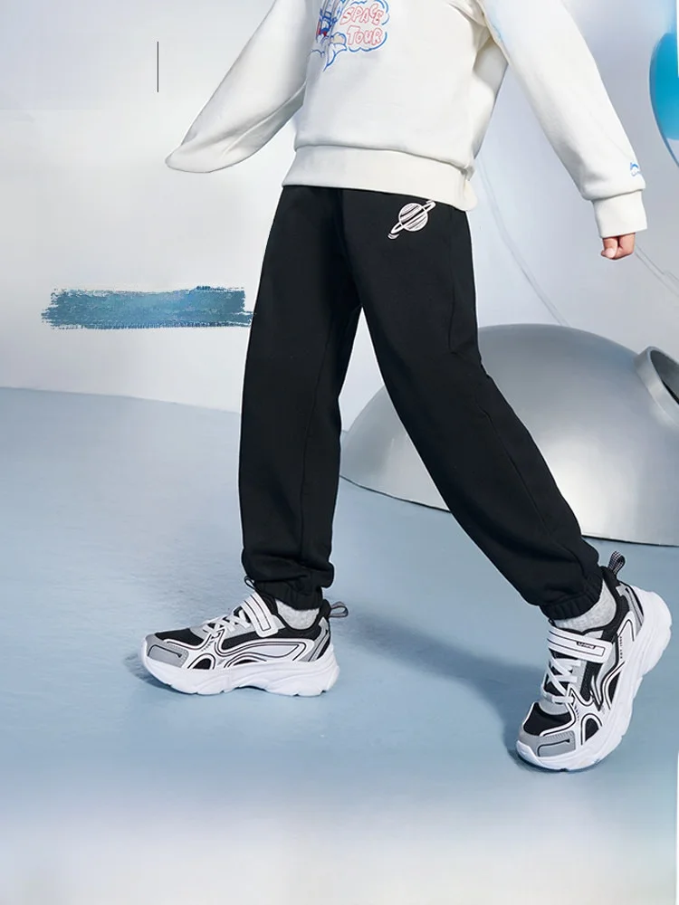 plones-deportivos-para-ninos-serie-astronauta-fors-de-felpa-primavera-2026-ex-cintura-media-tejido