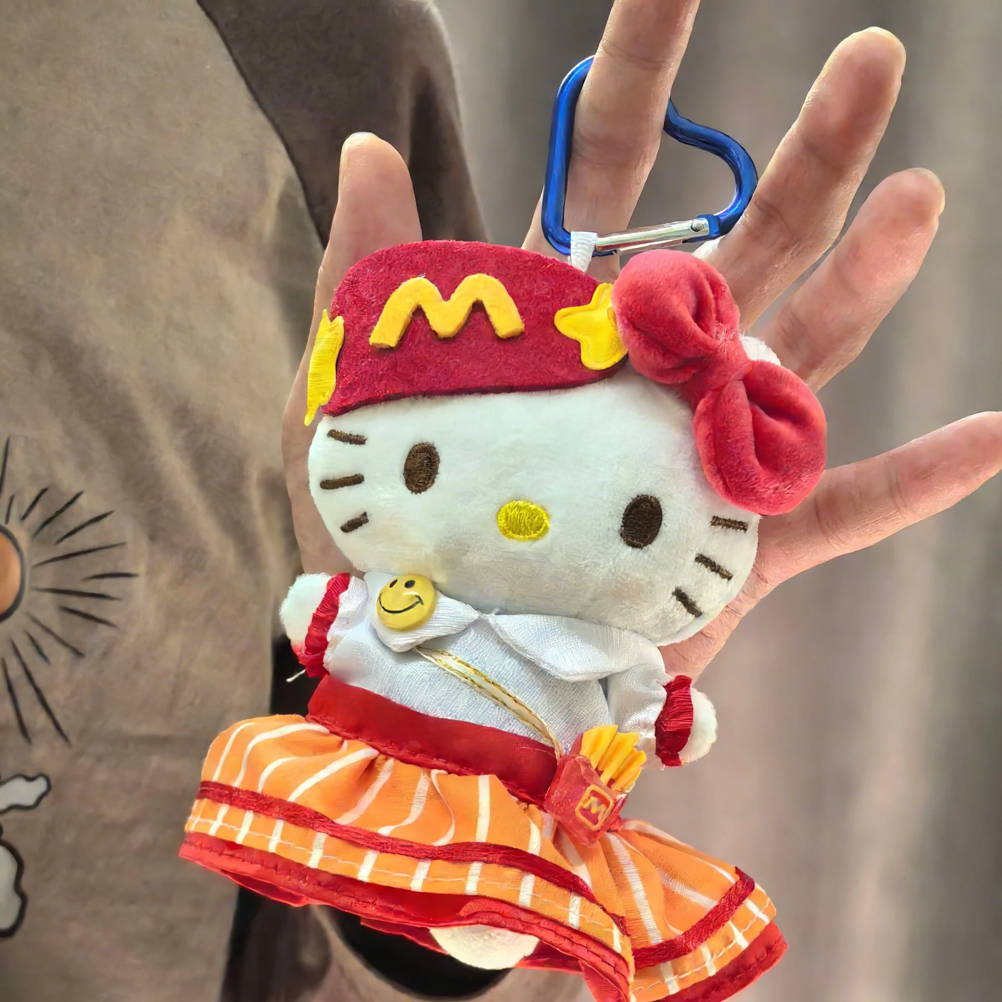 

Плюшевый брелок Hello Kitty в костюме повара фастфуда с дизайном картофеля фри, милый мультяшный котёнок, плюшевый брелок для рюкзака, подарки