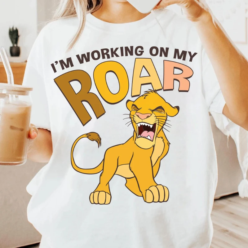 قميص صيفي جديد على الموضة لعام 2025 قميص أسد الملك سيمبا أنا أصنع قميص رور الخاص بي قميص مملكة الأسد الملك الحيوان قميص سفر عائلي #1