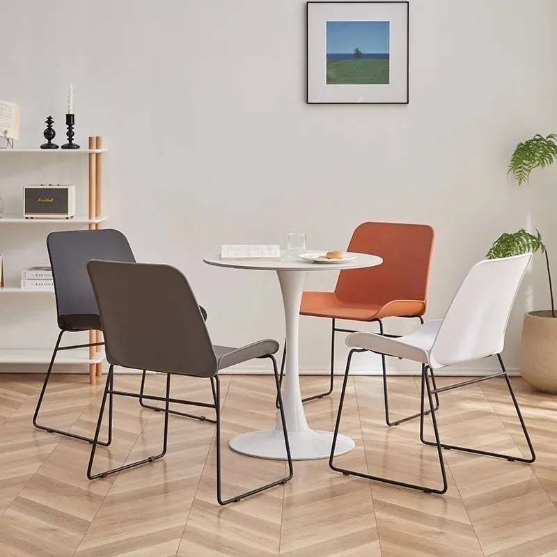 4pcs 2026 New Arrival Luxury Dining Chairs Set Lightweight Flash Furniture Chair Stackable PP Plastic Italian Dining Chair