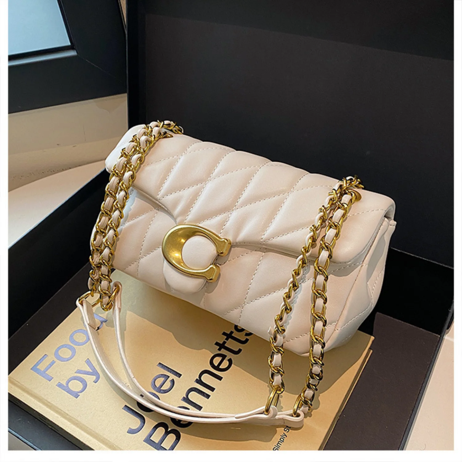 Retro Luxurious Designer Women's Underarm Bag Y2K Style Fashionable Versatile Shoulder Sling Exquisite Banquet Bag for 2026
