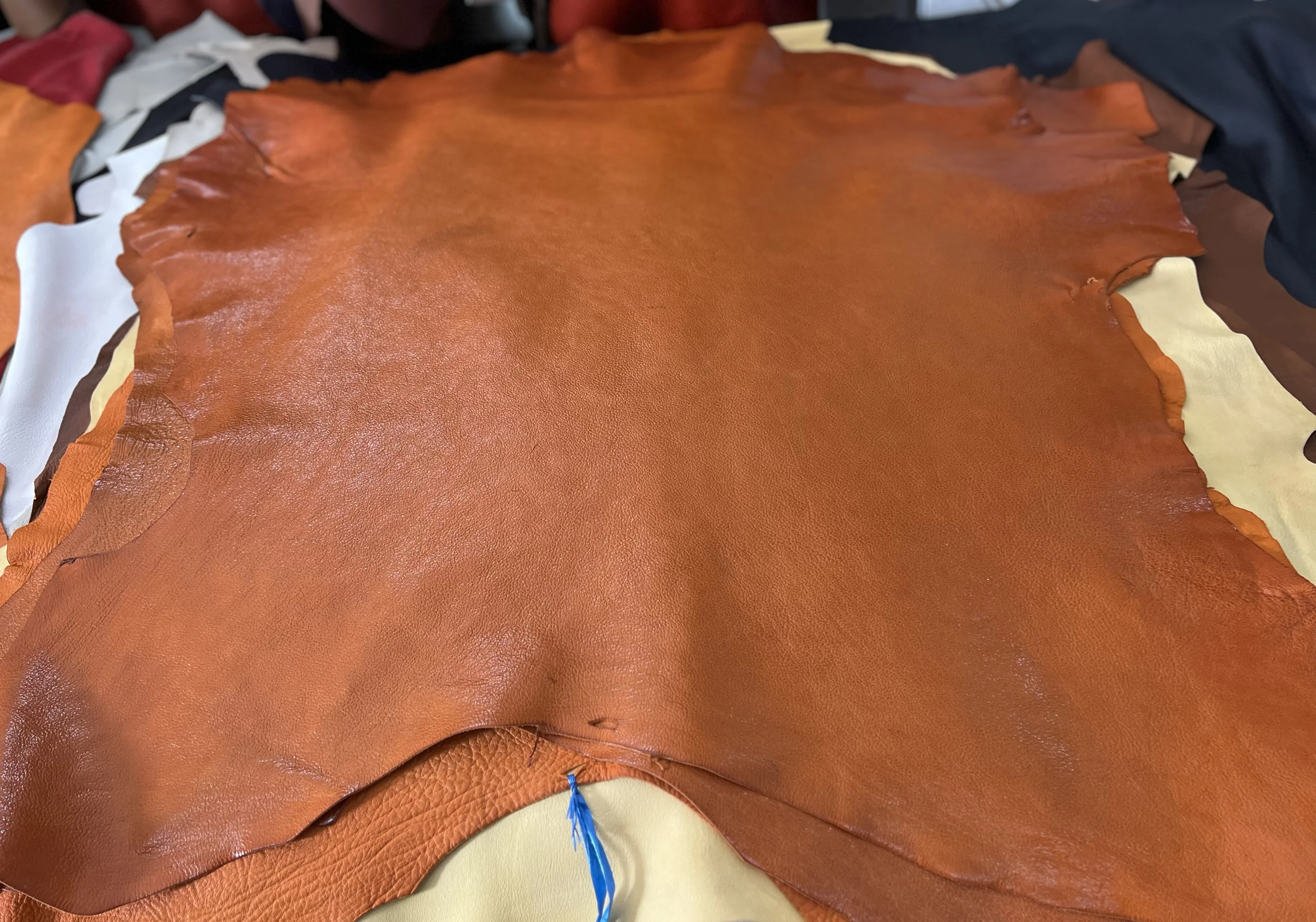 

Итальянская фабрика Maryam, дефектная продукция из оленьей кожи