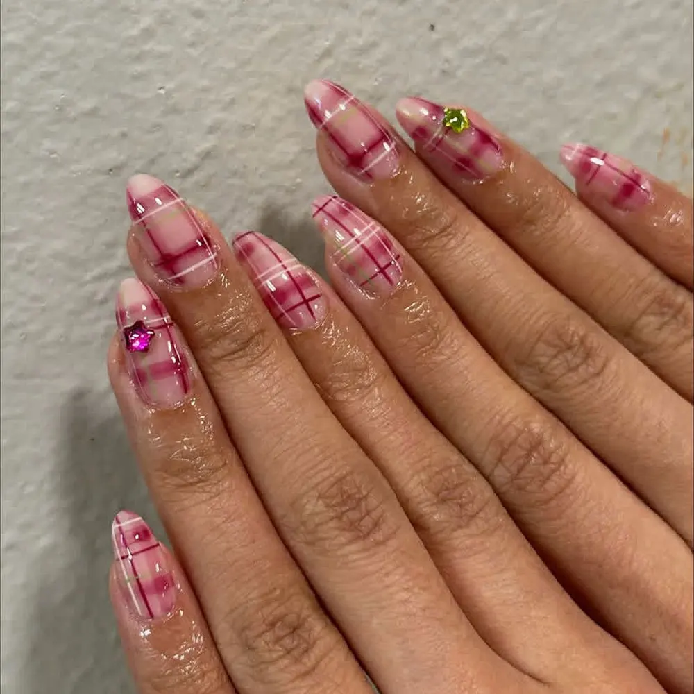 

24pcs Line Decor False Nail Sets Retro Pink Plaid Almond Press on Nails Tips Colorful Diamond Wearable Fake Nails Round Manicure