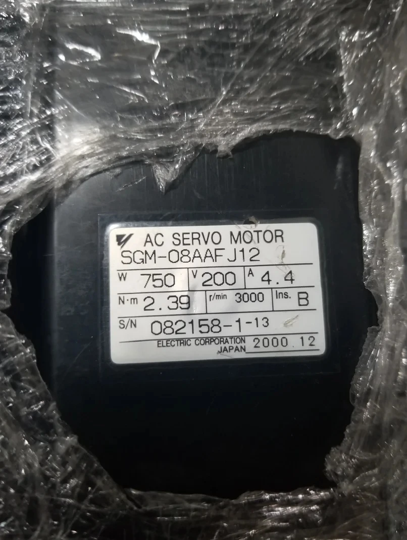 SGM-08AAFJ12   SERVO MOTOR  ,    In good working condition, free shipping   A