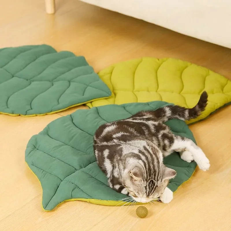 

1PC Cat Mattress Leaf Shape Pet Nest Cat and Dog Double-Sided Available Floor Mat Cover Pad Warm and Comfortable Cartoon Dog Bed