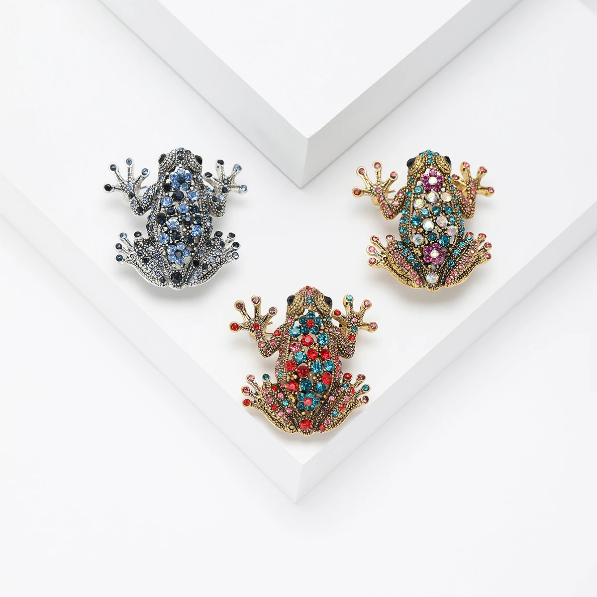 Beaut&Berry Cute Rhinestone Frog Brooches for Women Unisex 3-Color Animal Pins Office Party Casual Accessories Gifts