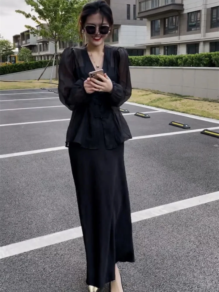 New 2023 Summer Faion Retro Chinese Sle irt with Pleats V-Ne Button Design And Skirt Set for Women in Their 20s And 30s