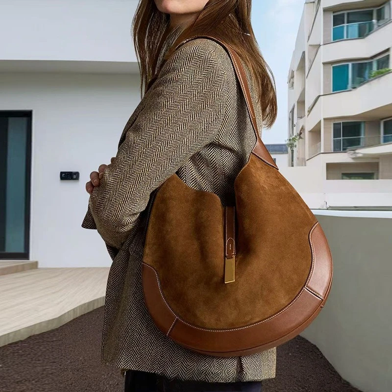 

Women's underarm bag, suede equestrian design dumpling bag tote bag, trendy and popular handbag, crescent shape.