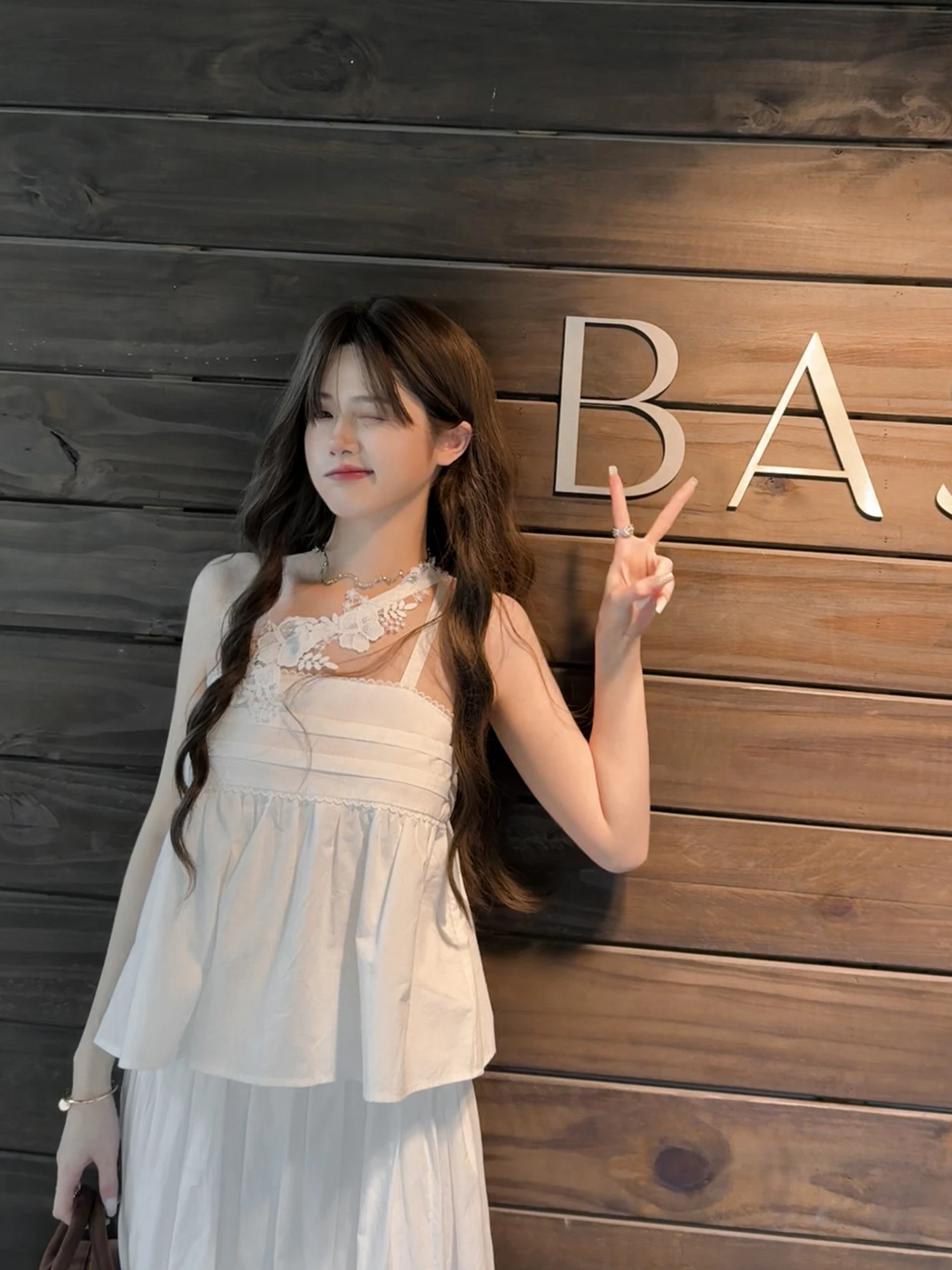 

Женский летний жилет Sensation с тонкими бретелями, красивый дизайн, ажурная вышивка, комбинированный материал