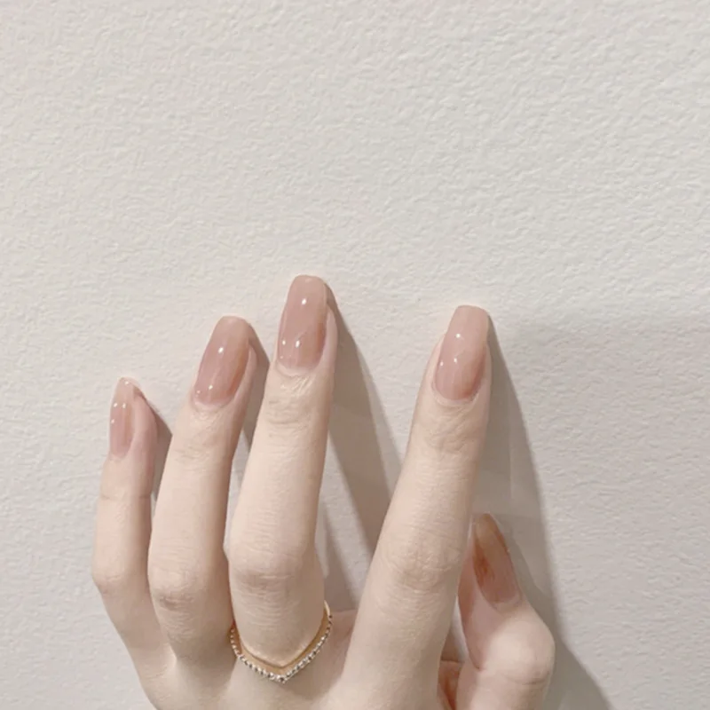 24 ชิ้นเคลือบน้ําตาลสแควร์กดบนเล็บปลอม Sheer Nude Glow สวมใส่เล็บเคล็ดลับเต็มรูปแบบสําเร็จรูปเล็บปลอมด้วยกาว