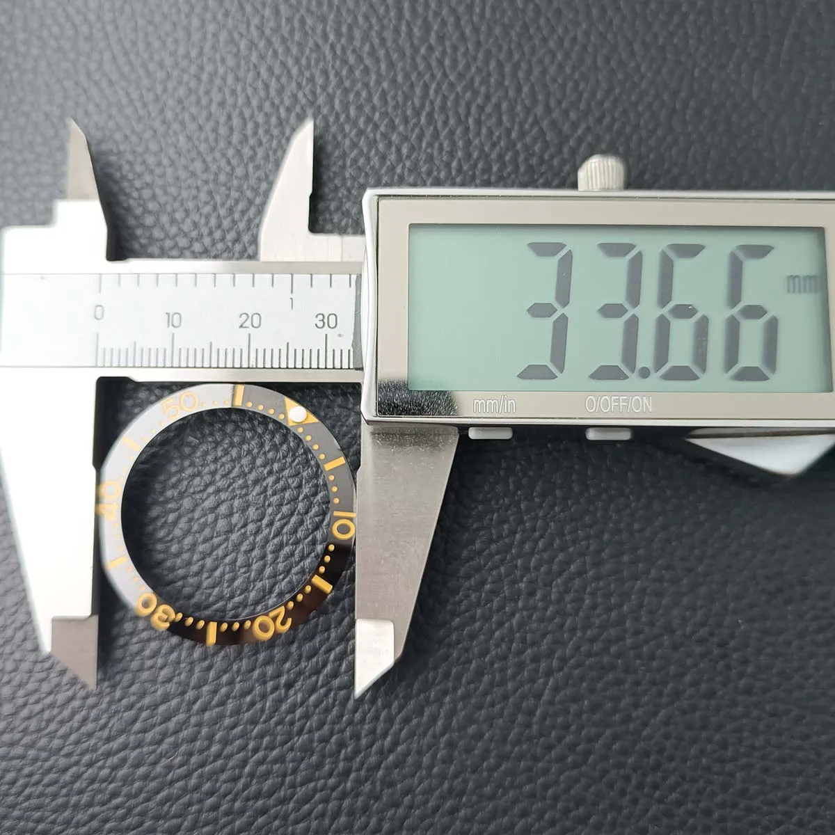 Inserto lunetta in ceramica inclinata 33,65 mm * 27 mm Parti di ricambio per orologi