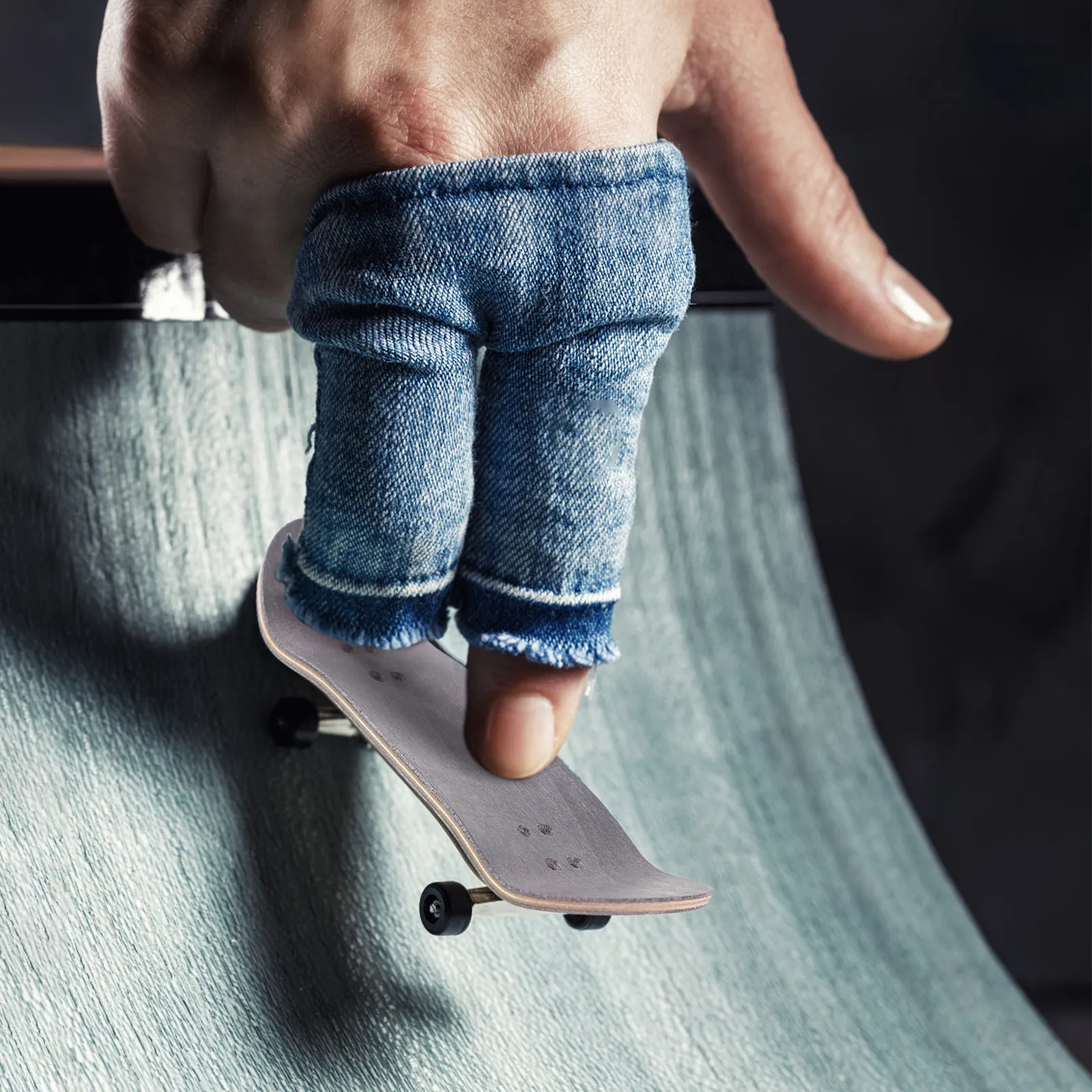 

Fingerboard Mini Skateboard Deck Wooden Sturdy Finger Skateboards for Kids Finger Training Device Stress Relieving Desktop Decor