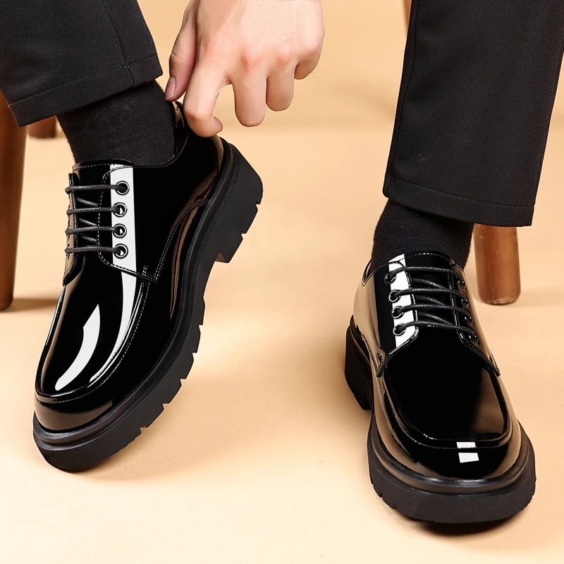

Мужские новые кожаные туфли на шнуровке с толстой подошвой: минималистичный и удобный стиль, для работы, бизнеса, повседневной носки, черные, качественные, универсальные.