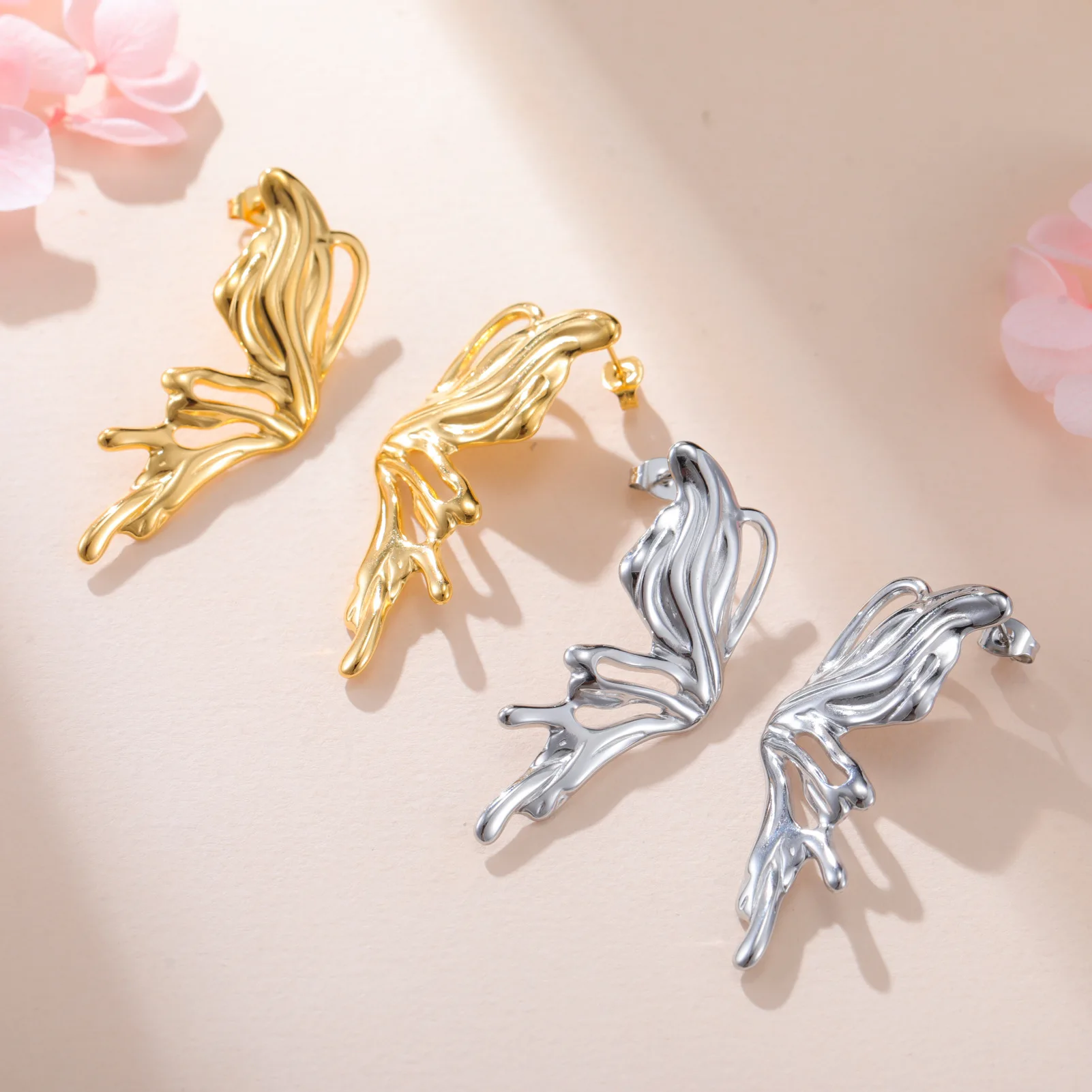 2PCS New Butterfly Earring Old-fashioned Dark Flying  Butterfly  Ear  Exaggerated Creative Earrings F2153
